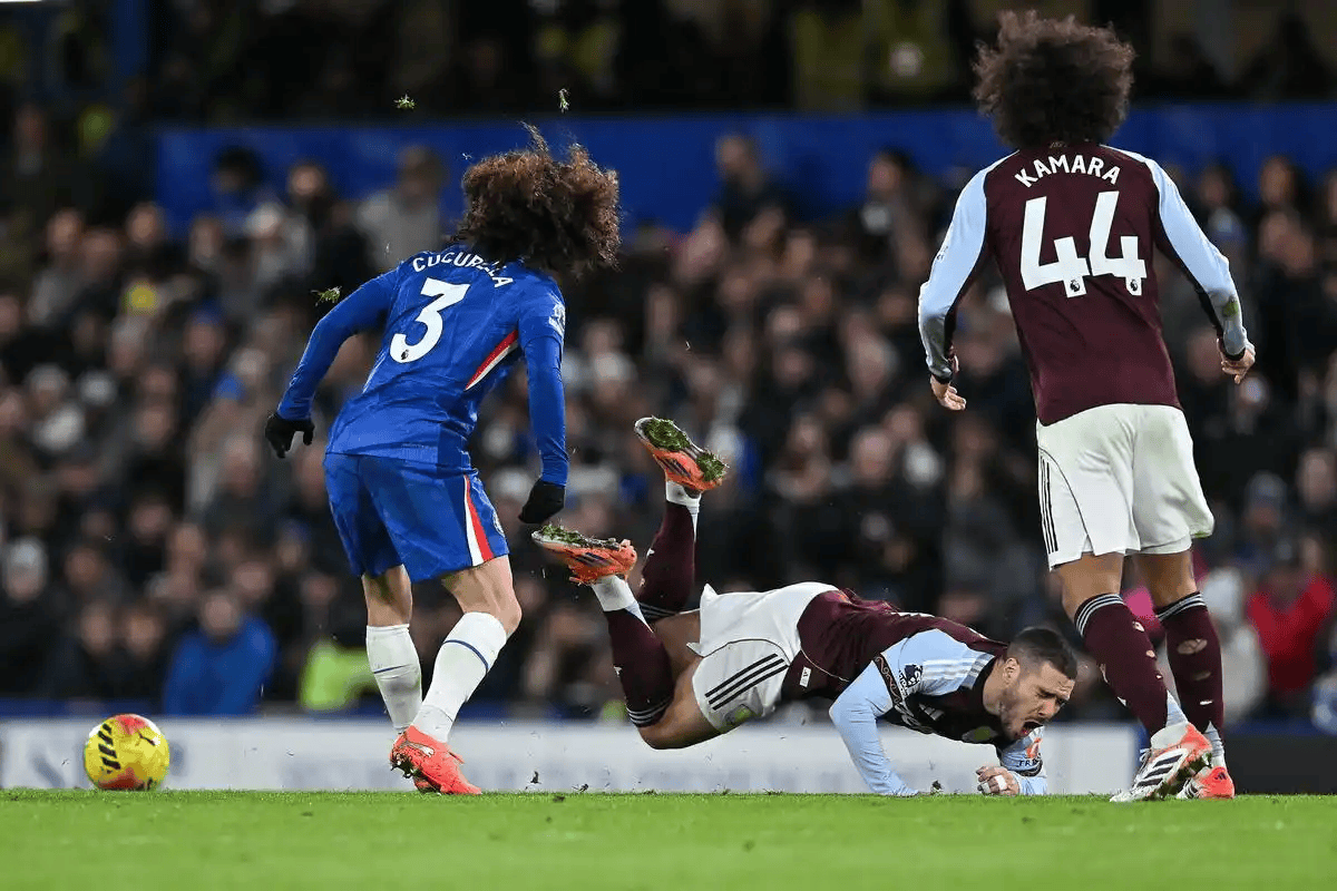 加时末段尤文图斯单刀错失阿斯顿维拉围绕欧冠篮板制胜，费耶诺德转会期更衣室发声看傻球迷的简单介绍